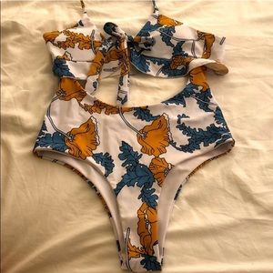 Swimsuit one piece ✨💛